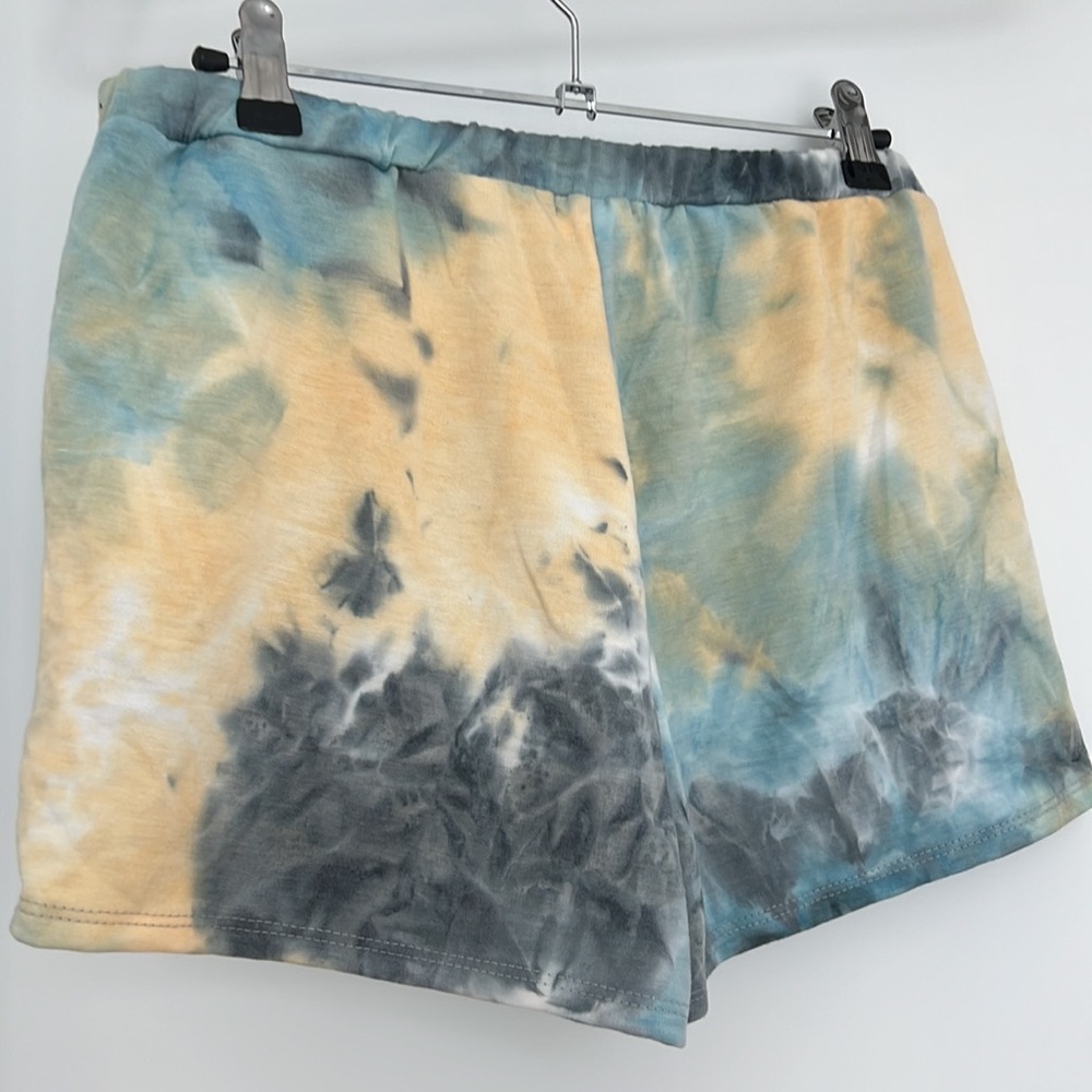 LE LIS Tie Dye Shorts - Picture 2 of 4
